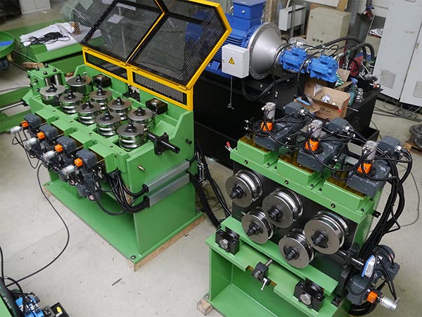 多辊平立矫直机